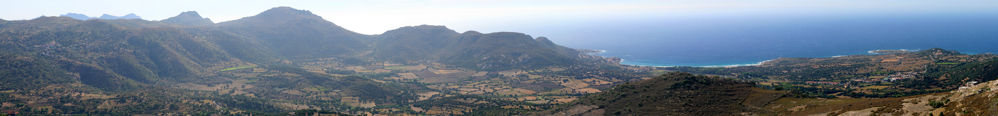 Vue du haut de Sant'Antonino, en Corse